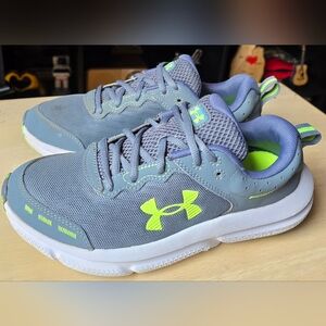 SZ 6Y Big Kids UNDER ARMOUR CHARGED ASSERT 10 Grey Running Shoes